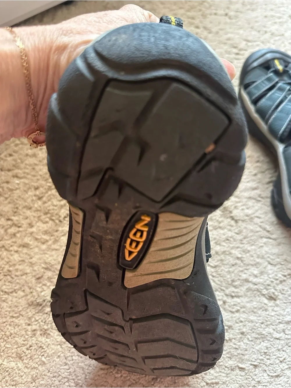 KEEN Men’s Size 8 (Approx. Women’s 10) Closed-Toe Hiking Water Sandals